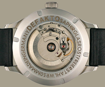 Defakto watch backside