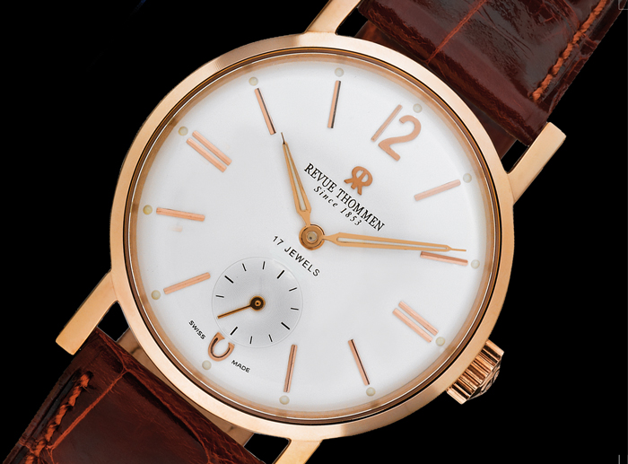 Classical 82 Round watch