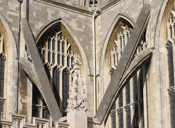 two flying buttresses transmit the load on a one counterforce