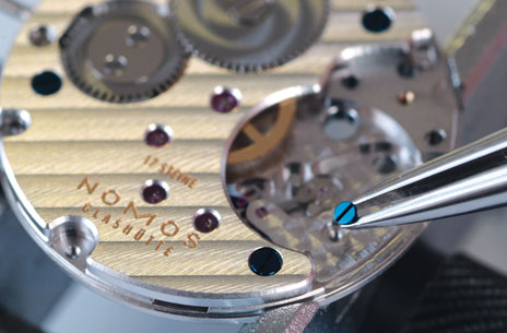 Nomos watch movement assembly