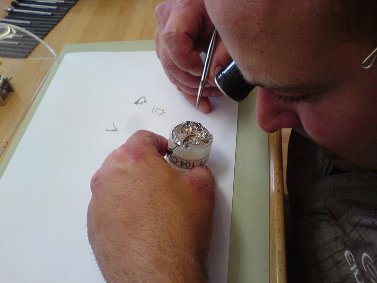 Manufacture Royale watch assembly