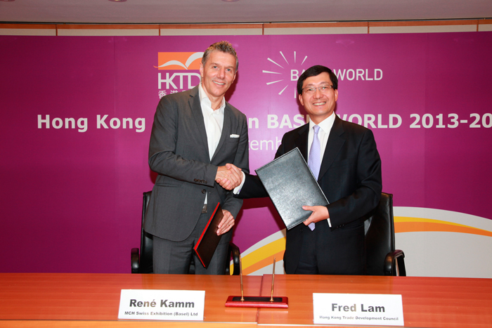 Signing Ceremony Hong Kong - René Kamm, CEO MCH Group and Fred Lam, Executive Director HKTDC