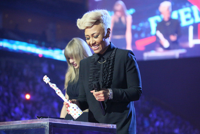 Emily Sande receive BRIT Awards 2013