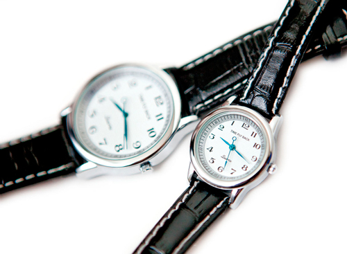 wristwatch with reverse stroke "Time Fly Back" by the Korean brand TFB