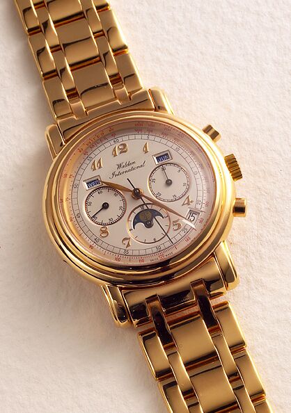 wristwatch Waldan International Astronic Chronograph