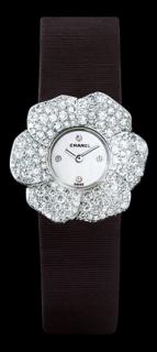 wristwatch Chanel Or blanc 18 carats / Pétales pavées diam